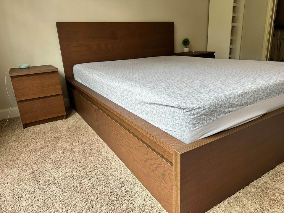 IKEA Malm king size bed frame with mattress - Brown