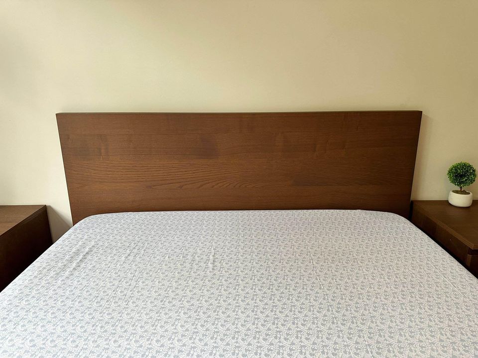 IKEA Malm king size bed frame with mattress - Brown