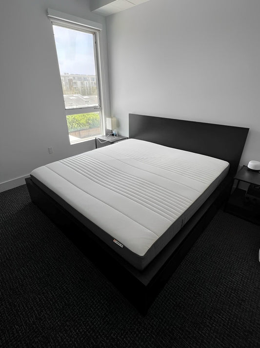 IKEA Malm king size bed frame with mattress - Black
