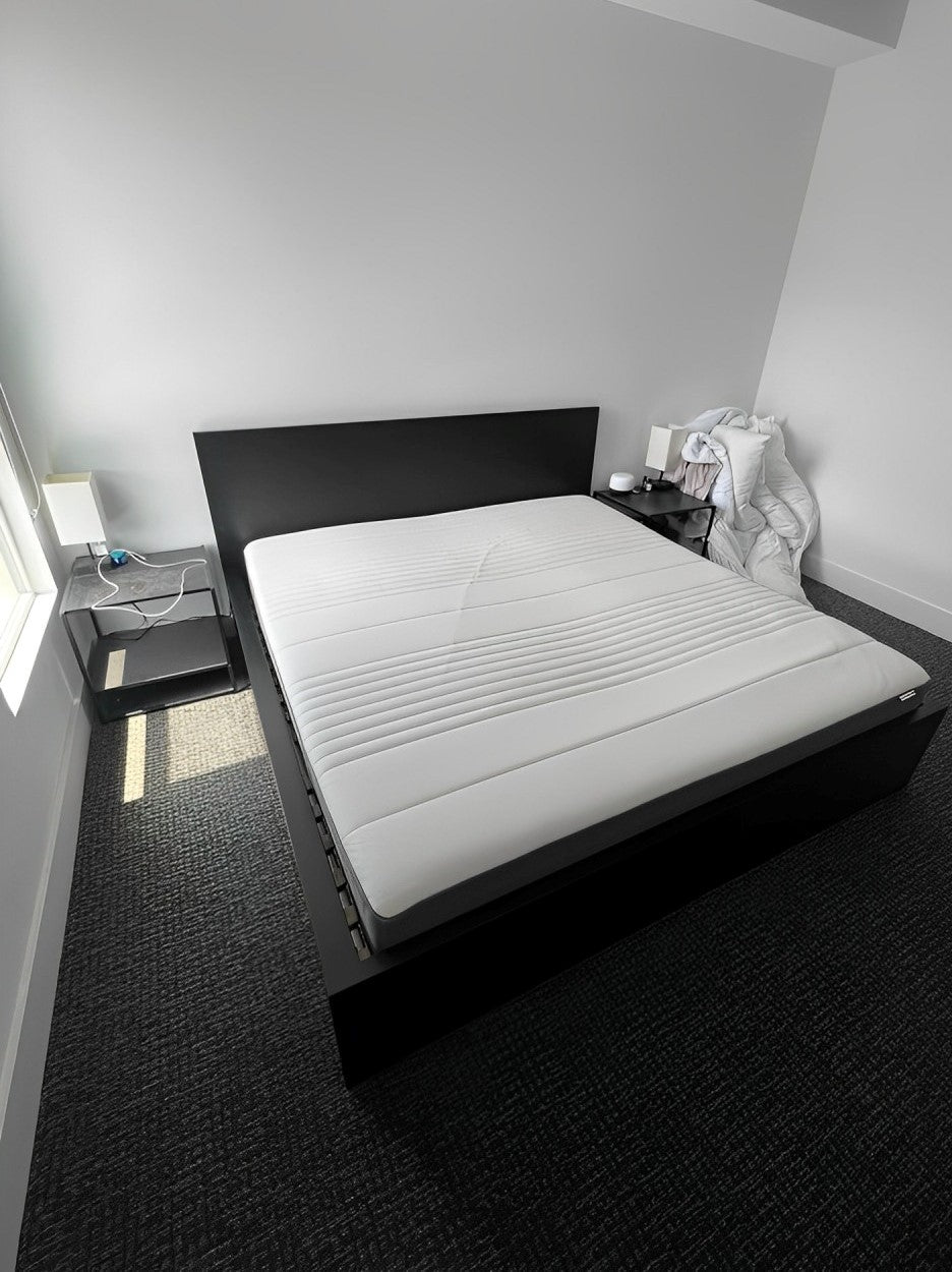 IKEA Malm king size bed frame with mattress - Black