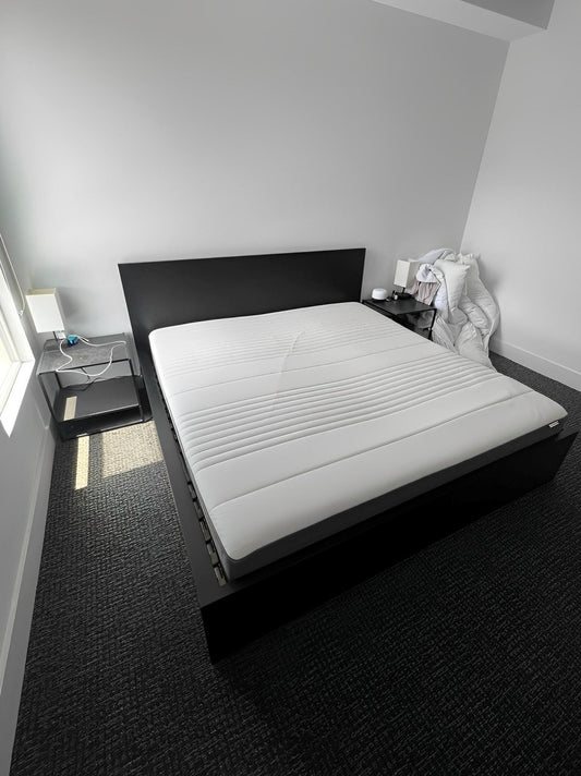 IKEA Malm king size bed frame with mattress - Black